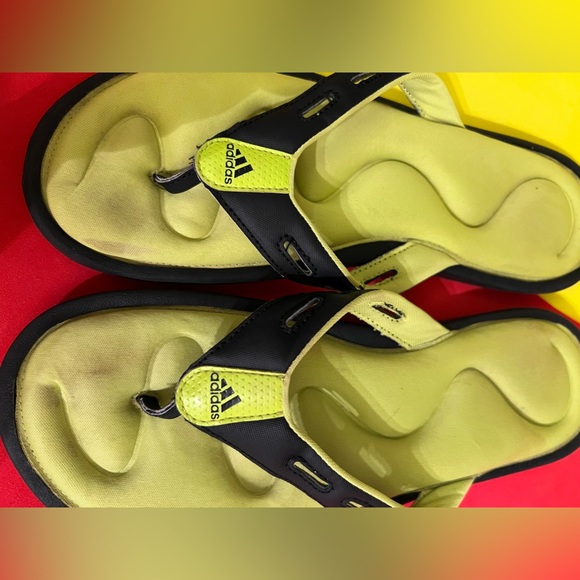 Adidas memory foam comfy flip flops - black with green/yellow - Picture 2 of 5